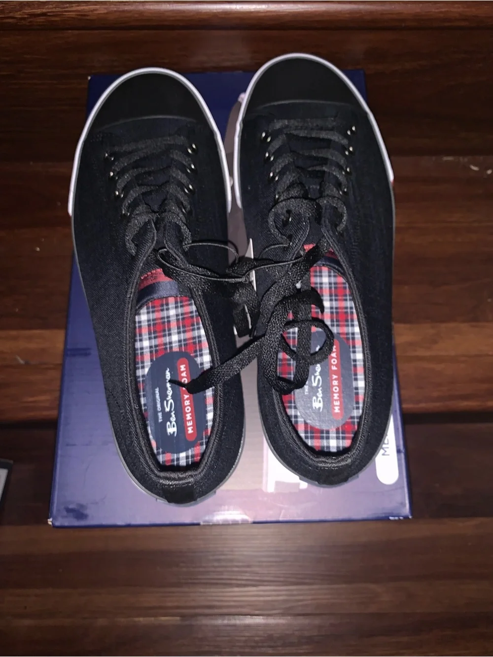 New men’s Ben Sherman Black Canvas Low-Top Sneakers with White Soles. Size 10